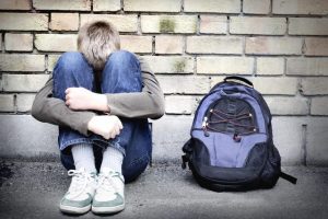 Roma – Bullizzato a scuola per anni, 18enne tenta il suicidio: salvato in extremis dalla polizia al Casilino