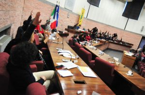 Civitavecchia – Piendibene non risponde alla interrogazioni, opposizione abbandona l’aula consiliare