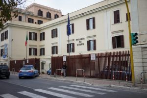 Ruba in un negozio: subito rintracciato