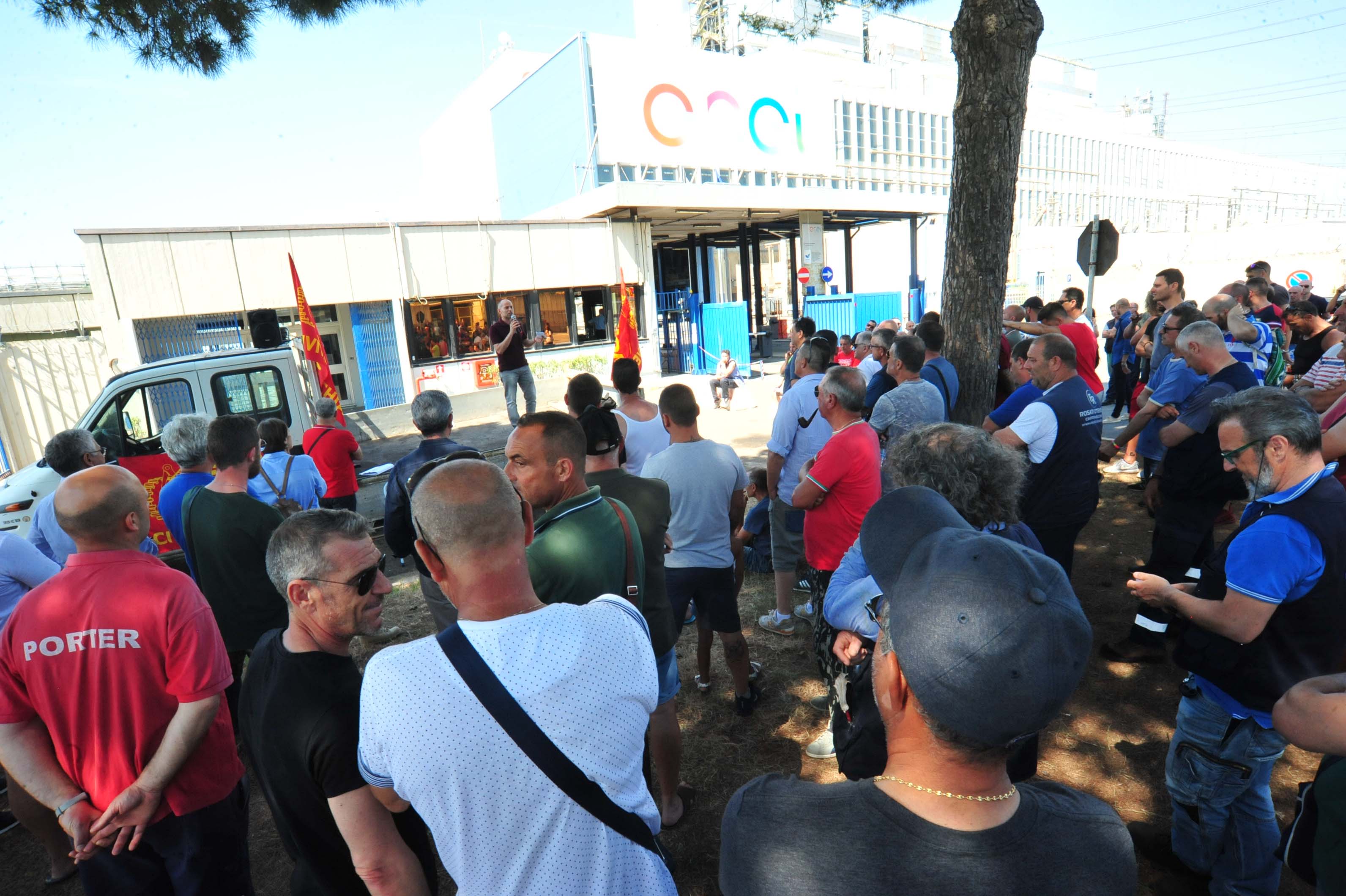 Vertenza Enel, Cgil, Cisl e Uil: "Altri sacrifici non sono accettabili"