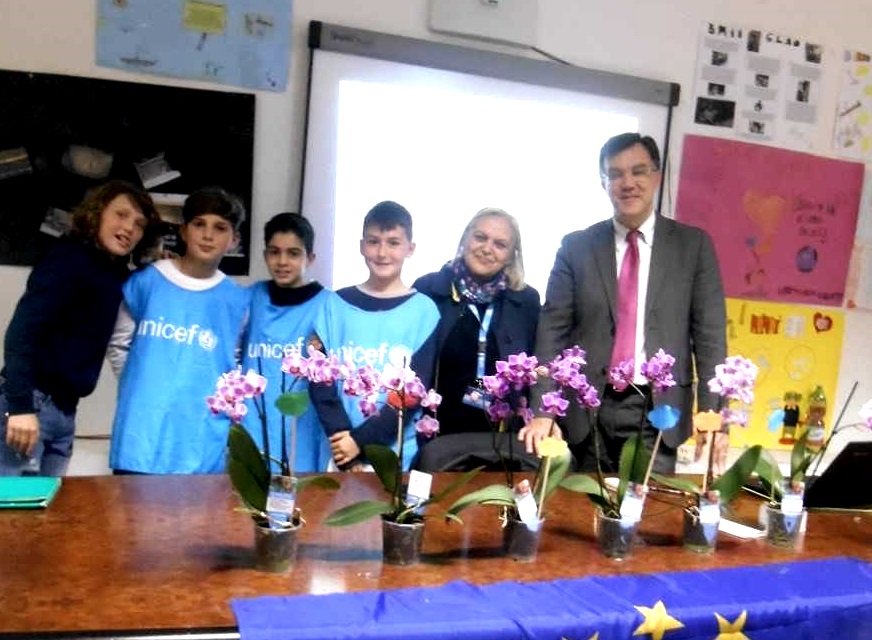 Studenti a lezione di Europa con il professor Cappello