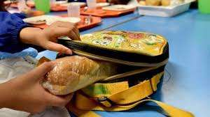 Scuola, salta il pasto da casa