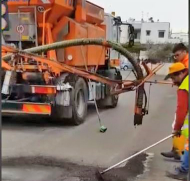 In funzione la macchina tappabuche