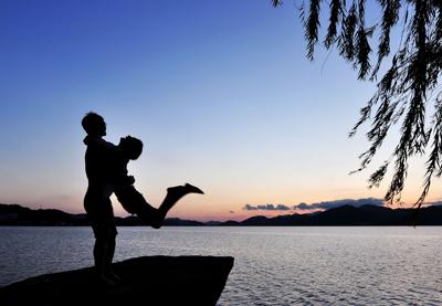 Coppia pi&ugrave; felice se il pap&agrave; cura i figli