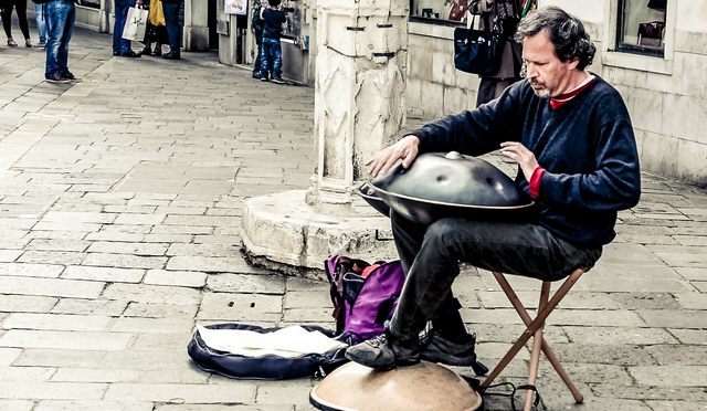 Musicista di strada (foto Antonio La Malfa )