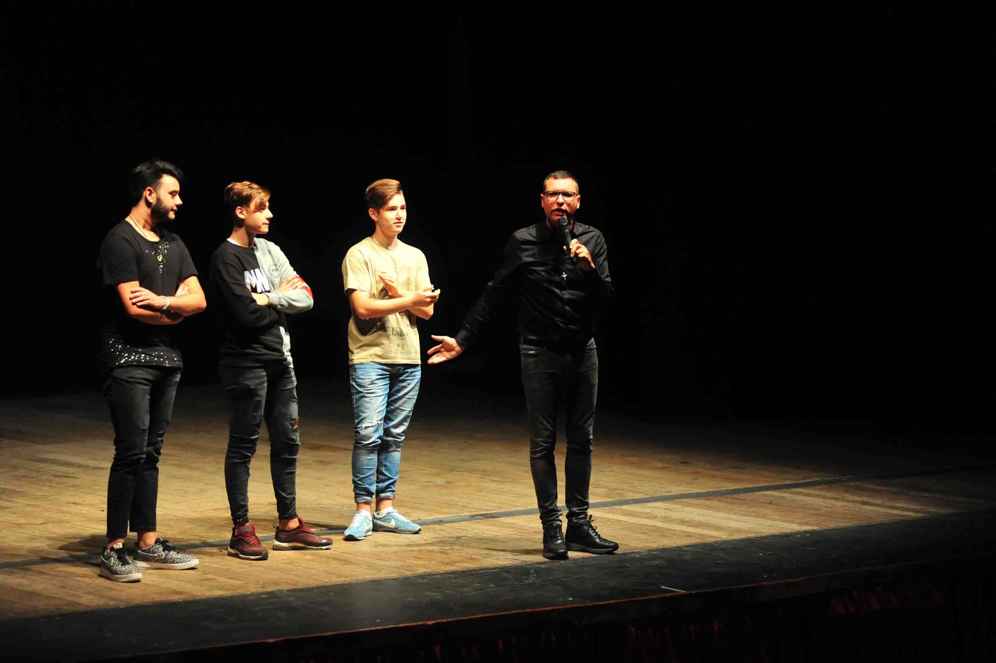 Don Luigi Merola ai ragazzi: "Svegliatevi"