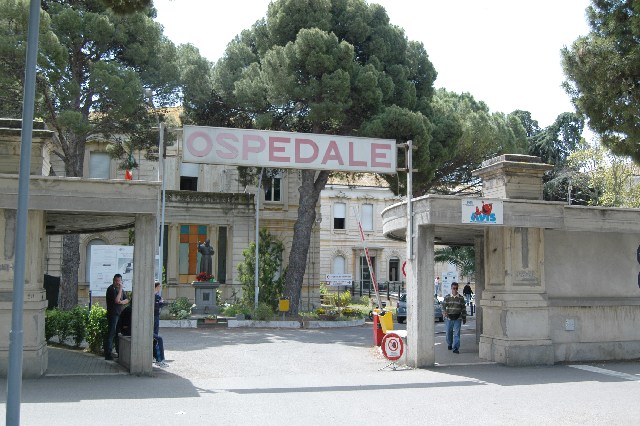 Tarquinia, ripresi i lavori per il completamento del tetto dell'ospedale