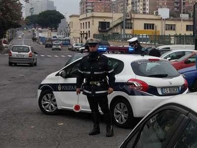 ''Sposti l'auto'', minacce e sputi ai vigili