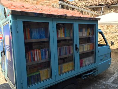 Un maestro lucano mette le ruote ai libri