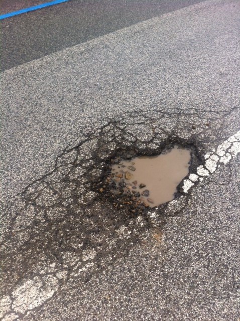 Buche e cattiva manutenzione strade