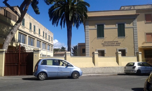 Scuola, mancano i posti: l&rsquo;ex istituto del Monte Calvario non basta
