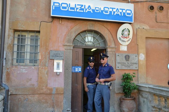 Perseguita la ex fidanzata: divieto di avvicinamento