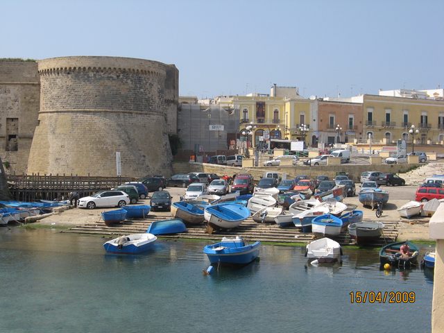 Galllipoli rimessaggio barche (foto Adalberto Bencini)
