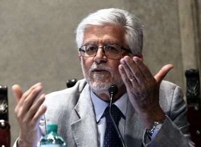 Caos Roma, si sfila anche Tutino