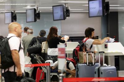 Caos Alitalia, l'allarme delle agenzie di viaggio: "Siamo in stand-by"