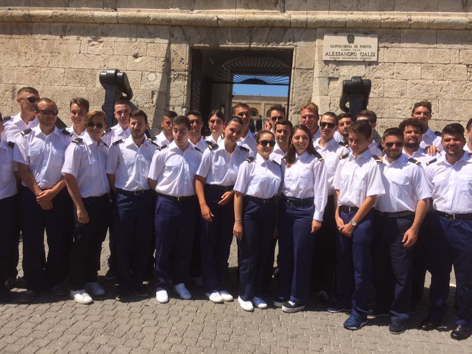 Consegnati i gradi da allievo ufficiale agli studenti diplomati del nautico Calamatta