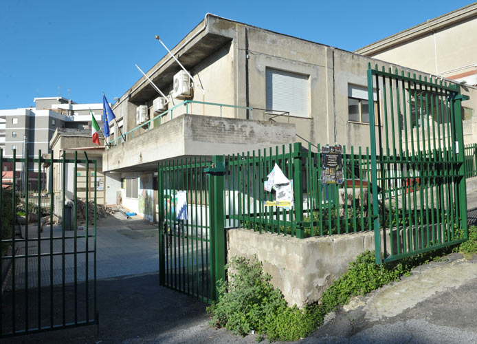 Tubo rotto, scuola allagata