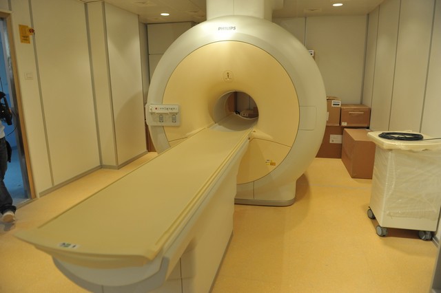 Zingaretti inaugura la risonanza magnetica