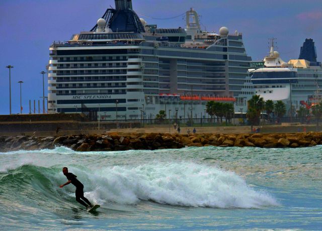 Crociere e surf (foto Mauro Mari)