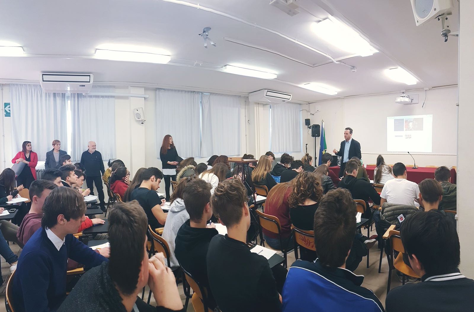 Cittadinanza attiva e consapevole: Battilocchio ospite al Marconi