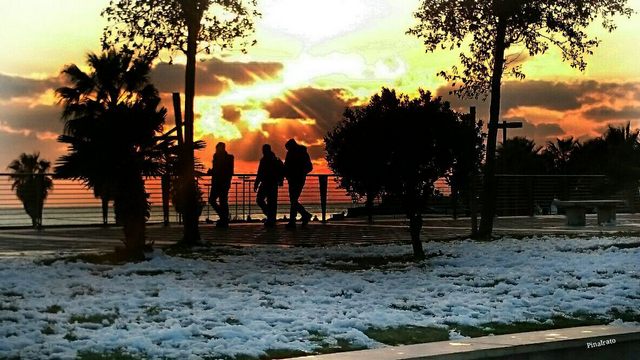 Tramonto e neve a braccetto (foto Pina Irato)