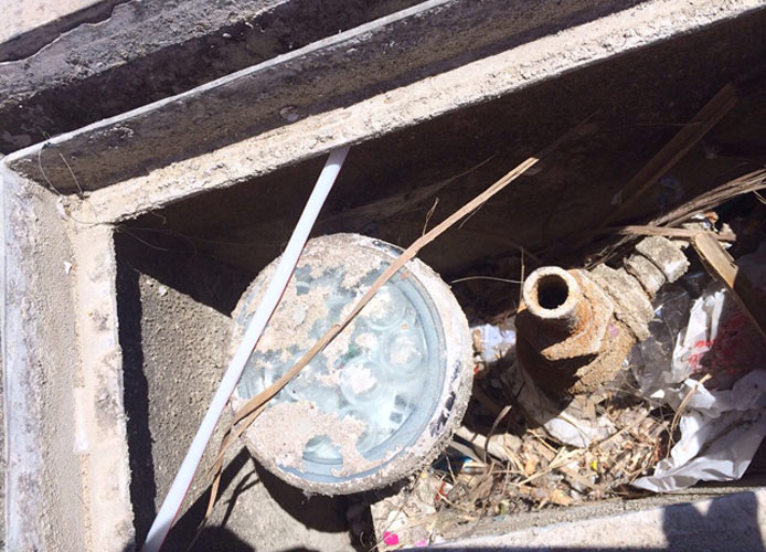 Tombini scoperti alla Marina