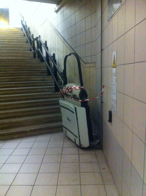 Stazione di Civitavecchia: sottopassaggio degradato e inaccessibile