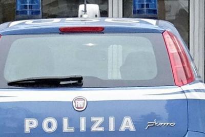 Orrore al parco giochi: uomo trovato impiccato