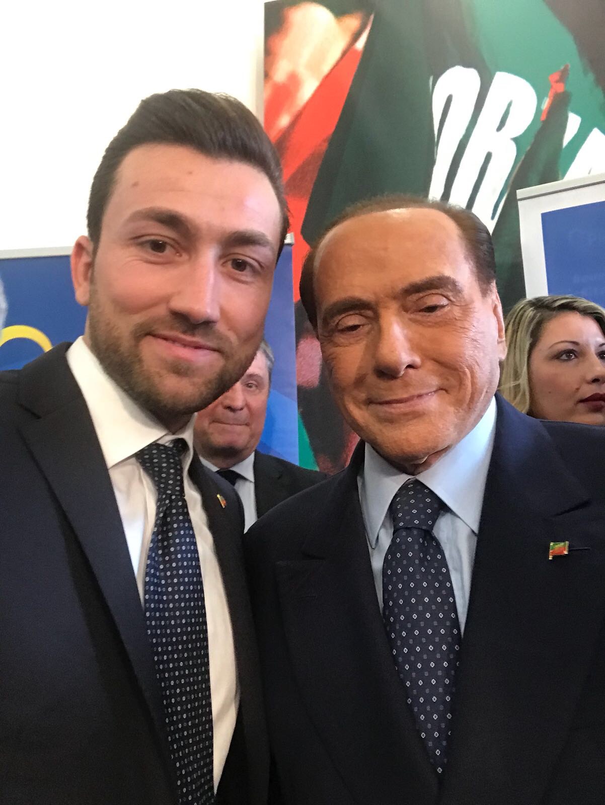 Berlusconi: ''I giovani candidati come Fabio Notazio rappresentano il futuro di Forza Italia''. Poi il video con la foto diventa virale: ''Chi mi tocca il c…?''