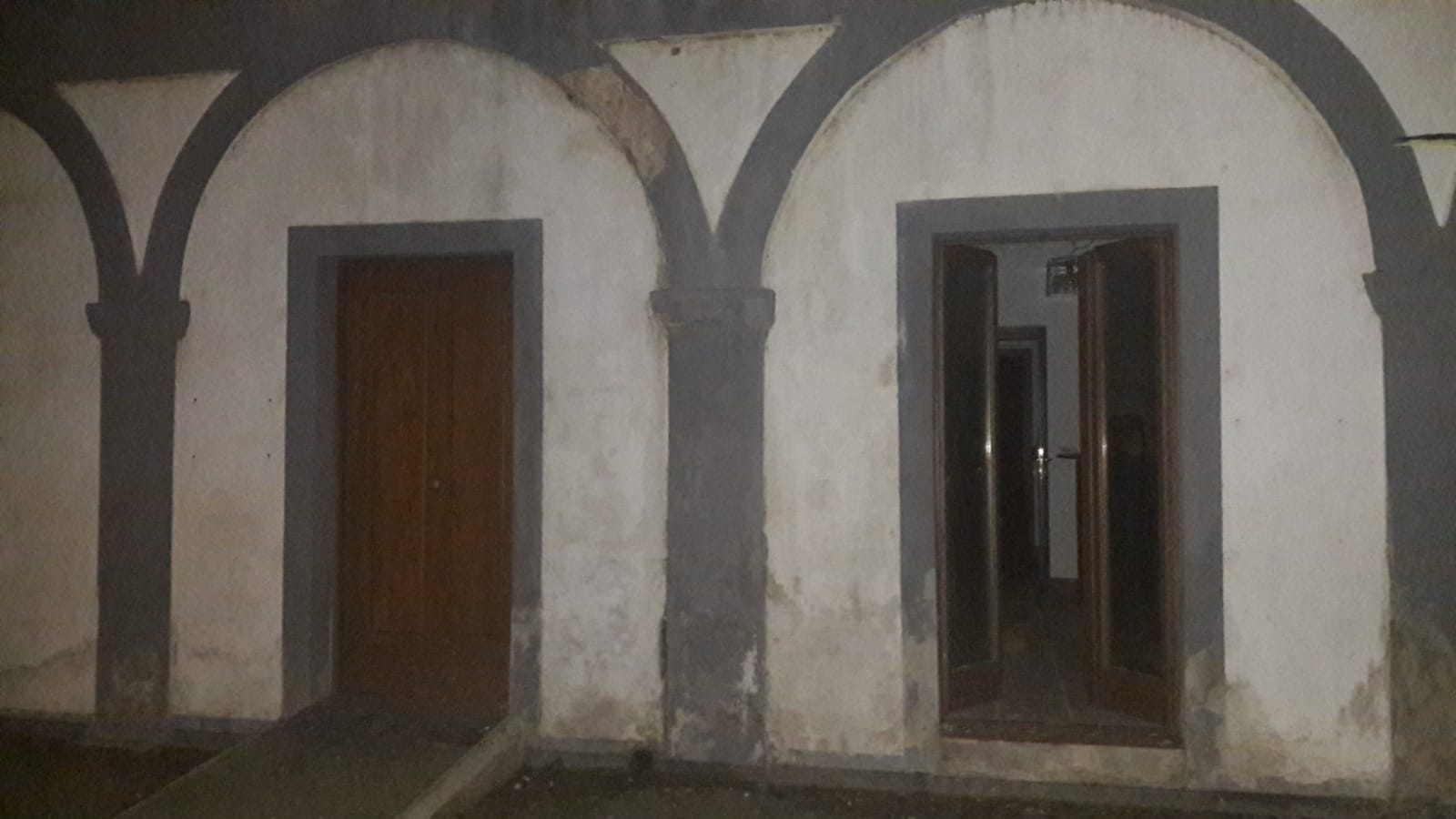 L’ecoalbergo delle Saline nel degrado e a porte spalancate