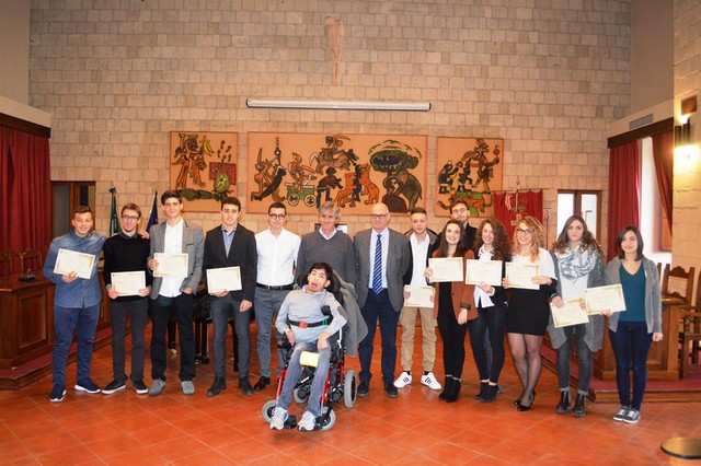 Cerimonia delle borse di studio per gli studenti diplomati con 100
