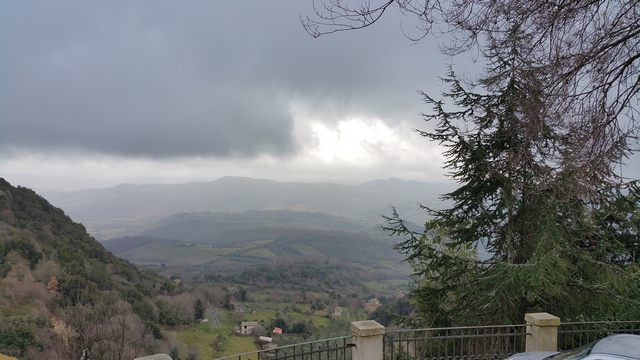 Squarci di luce su Tolfa (foto Gianfranco Nitti)