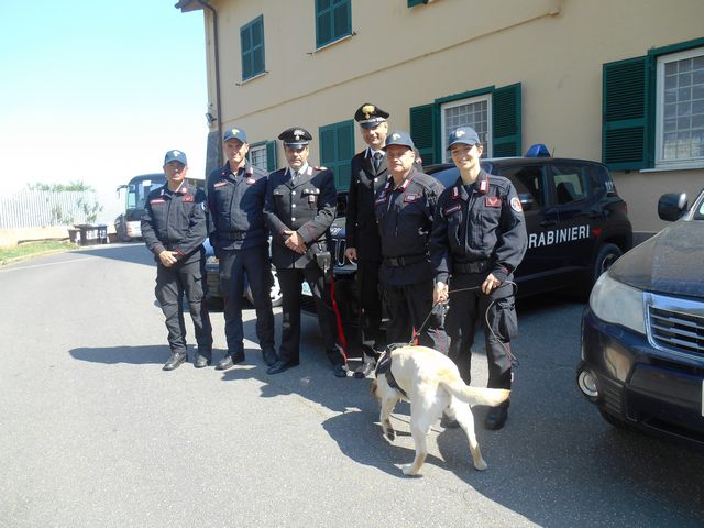 Alunni della primaria in visita all&rsquo;Unit&agrave; cinofila dei Carabinieri