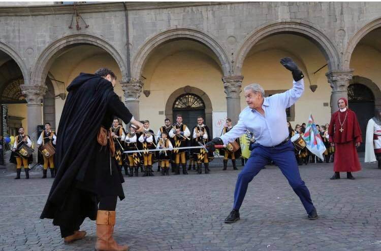 La tradizione medievale a piazza del Plebiscito. Il sindaco Arena “scende in campo”