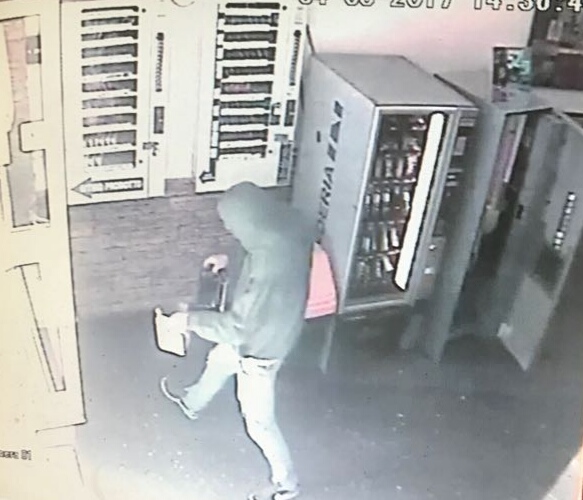 Furto con scasso all'interno di una lavanderia in via della Palazzina