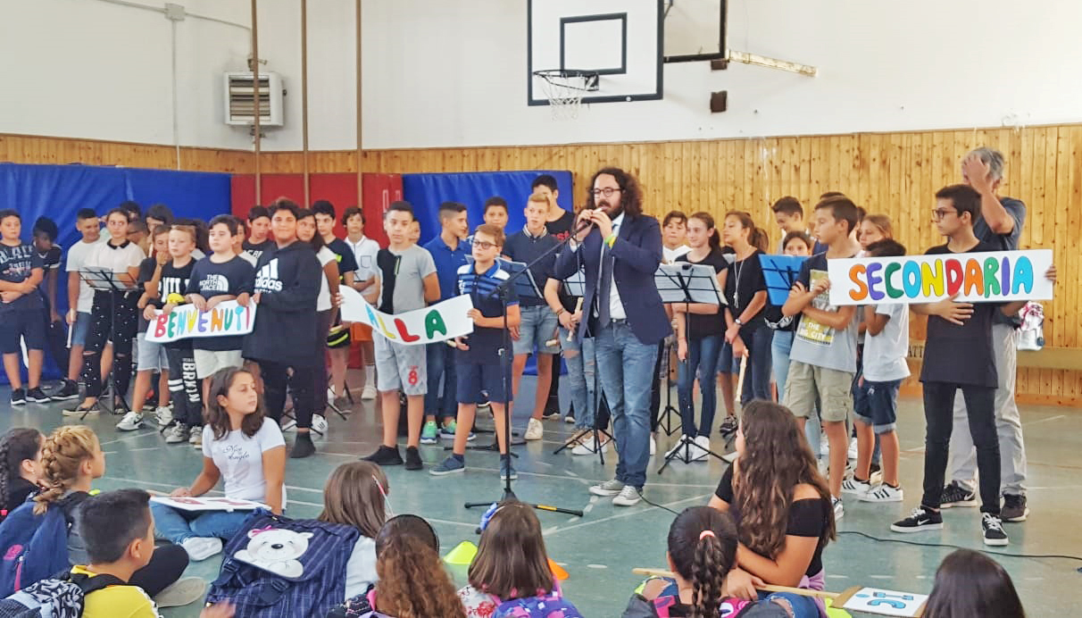 Cerimonia con Inno Nazionale e Costituzione