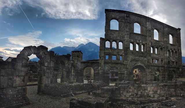 Il teatro romano ad Aosta (foto Dario Urbani)