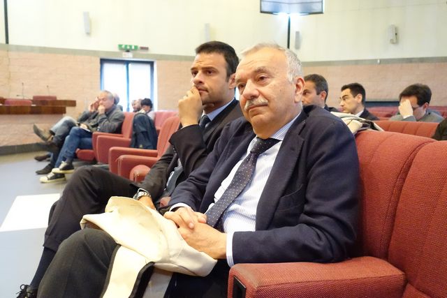 Confcommercio: "Tasso di disoccupazione al 25%"