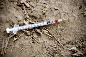 Ladispoli, siringhe sui marciapiedi: intervento di FareAmbiente