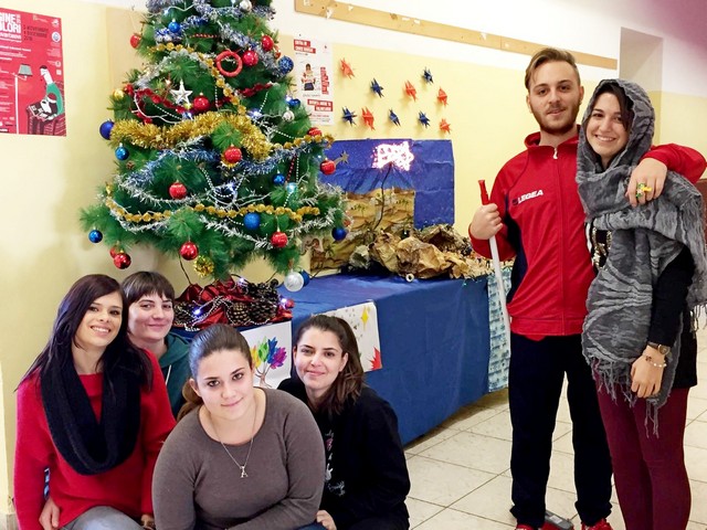 IIS Cardarelli, Natale solidale con l&rsquo;albero della solidariet&agrave;