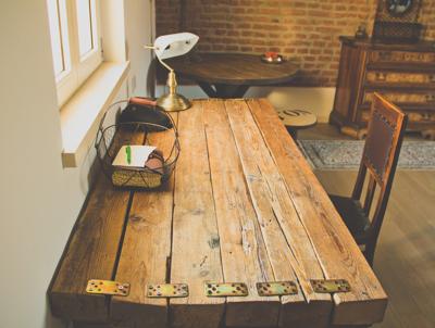 Tegole, travetti & Co., il riciclo che arreda con l’anima