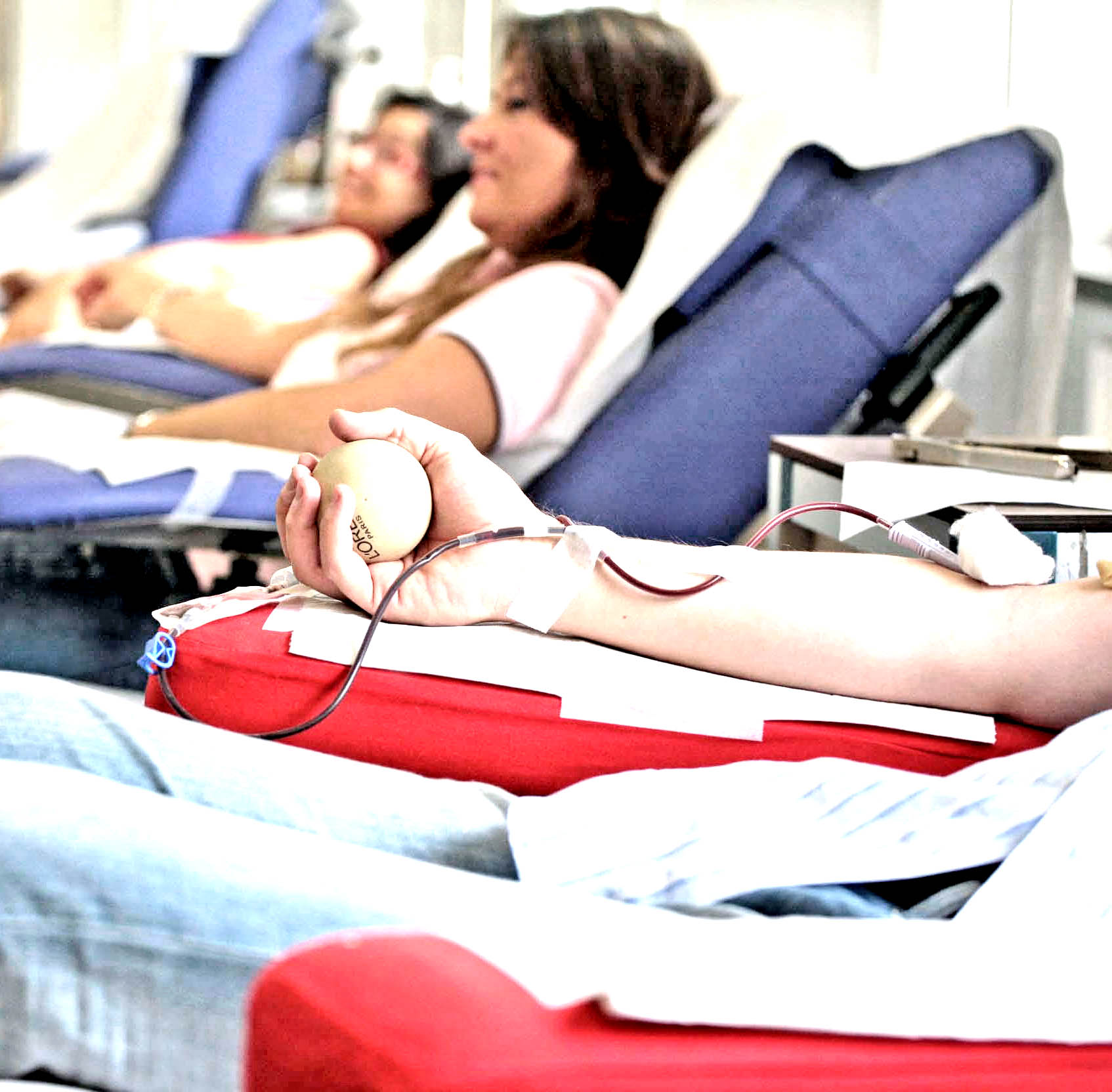 Emergenza sangue, uno spot per le donazioni estive