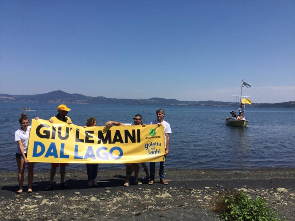 Goletta va sul lago ed &egrave; subito polemica