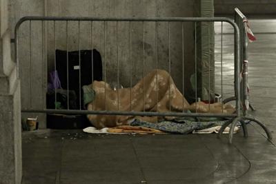 Baracche in fiamme a Termini, danni all'Ostello Caritas