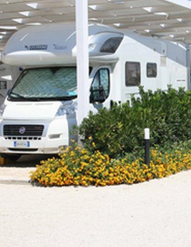 Camping via Roma, le Fiamme Gialle incontrano i villeggianti