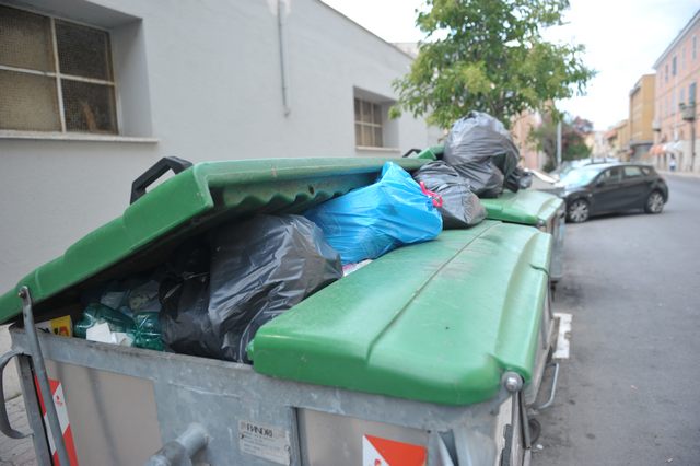 Emergenza rifiuti: sospeso il ritiro dell'umido nel weekend