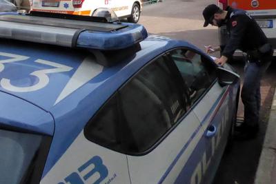 Corpo di donna carbonizzato in un parco