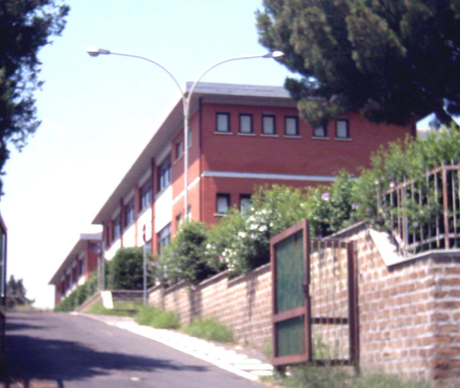 Via al restyling delle scuole