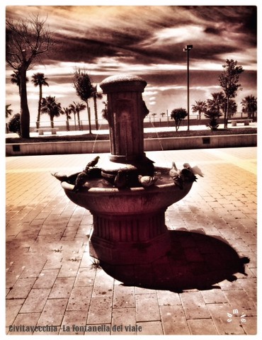 La fontanella del viale (foto Enzo Di Maio)