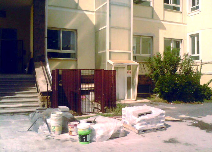 "Una scuola che fa acqua da tutte le parti"